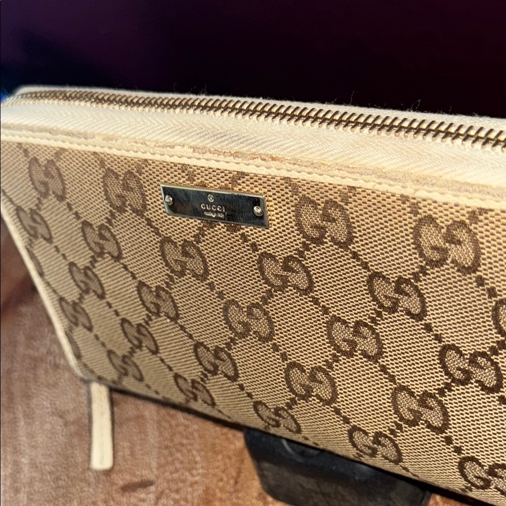 Gucci GG Emblem Brown Zip-Around Wallet - Picture 4 of 16